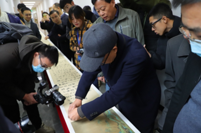 特殊的笔记,陈洪标用两幅百米书法长卷礼赞建党百年 特殊的笔记,陈洪标用两幅百米书法长卷礼赞建党百年