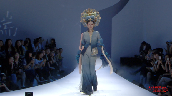 向学员展示浙江传媒学院《出壳》毕业设计联合大秀