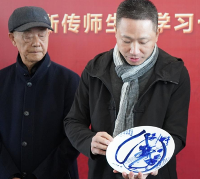 特殊的笔记,陈洪标用两幅百米书法长卷礼赞建党百年 特殊的笔记,陈洪标用两幅百米书法长卷礼赞建党百年