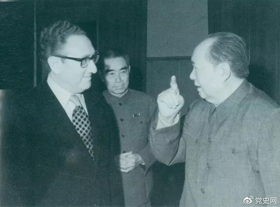 1973年2月17日,毛泽东在中南海会见美国总统国家安全事务助理亨利·基辛格博士。 1973年2月17日,毛泽东在中南海会见美国总统国家安全事务助理亨利·基辛格博士。