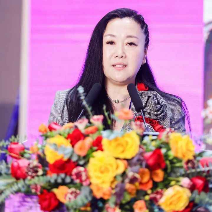 Alternative text Alternative text