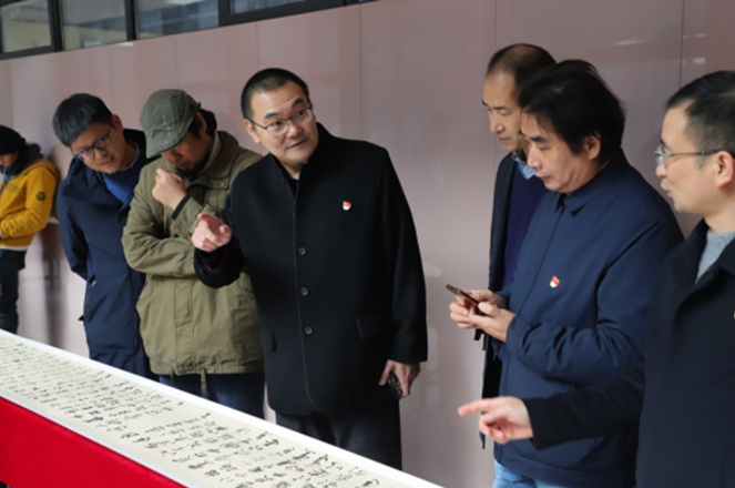 特殊的笔记,陈洪标用两幅百米书法长卷礼赞建党百年 特殊的笔记,陈洪标用两幅百米书法长卷礼赞建党百年