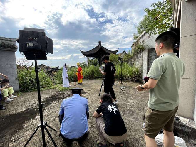 警察和大学生联手制作短视频,探索反诈骗宣传新模式 现场照片3