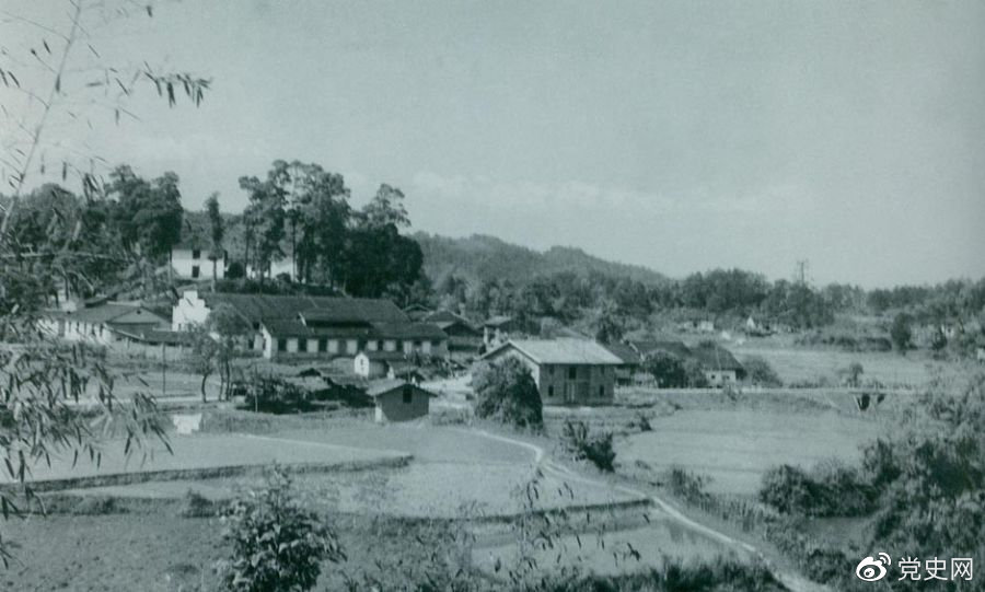 1934年8月,任弼时等率红六军团9700余人,从横石和新江口出发,开始西征。图为江西遂川县横石。 1934年8月,任弼时等率红六军团9700余人,从横石和新江口出发,开始西征。图为江西遂川县横石。