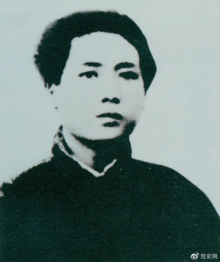 1921年7月,毛泽东赴上海参加中国共产党第一次代表大会,成为党的创始人之一。 1921年7月,毛泽东赴上海参加中国共产党第一次代表大会,成为党的创始人之一。